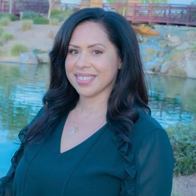 ConventionalDee's profile picture. I'm bossy, opinionated, and sensitive. I love books, reality TV, and my husband. I raise my awesome sons, work, love & sometimes I talk about it here.