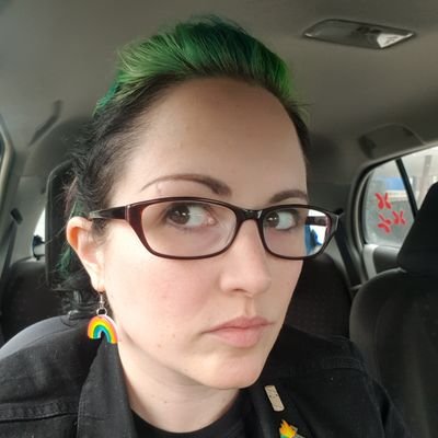 Professional pastry chef/baker/grouch. Wildlife Victoria volunteer rescuer/transporter. Stacking debuff ADHD and ASD 🤭
🏳️🌈🤘😒✌️