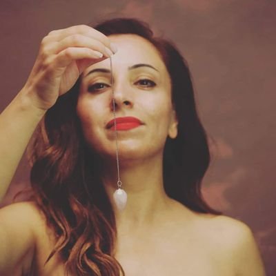 yeliz_kamis's profile picture. modern çağın spiritüel cadısı 🌕 coğrafyacı 🌎
dişil enerjiye dair her şey 🌕
eril&dişil arketipler ve ilişkiler🌕🌚
sembol ve tarot okuyucu ♥️♠️♦️♣️