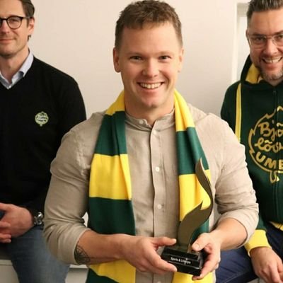 Ishockey i allmänhet Björklöven i synnerhet. Publicerar mellan varven lite musikaliska alster. Utgör 1/4 av @radio1970se. Snäll & rebell.