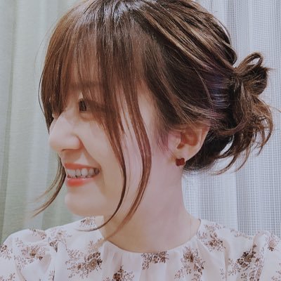 373MinK's profile picture. 社長秘書＆人事採用のお仕事などを経験👠上智大学 心理学科卒｜10年勤めた会社を辞め、個人事業主の旦那さんと奮闘中😎｜心を動かす映像、物語などに触れることが大好き｜書籍『天才を殺す凡人』で言うところのまさに【共感の神】タイプ｜日常をシュールにつぶやくのが特技かつ趣味😇｜座右の銘は『人生は美しい』🌹