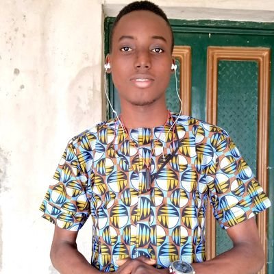 Yomi_oyetoro's profile picture. My soul Longs for the Lord.