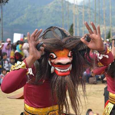 ndeeen_'s profile picture. Isinya capruk buat diri sendiri. Kadang cuma bisa dimengerti sendiri. Anda boleh peduli. Nggak juga is oke.