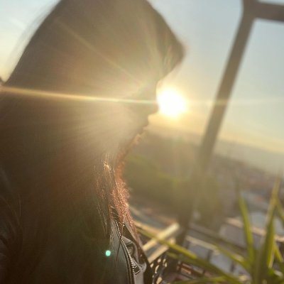 Amada, complicada e quase perfeitinha, 100% , decida, sempre citada e discutida! Simpatia e educação sim! pq ñ? t-lésbica sim!