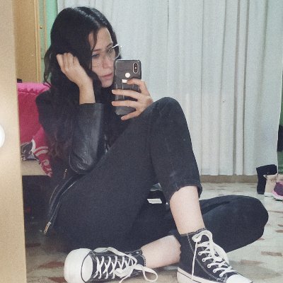 -Disléxica en potencia-                                                
No dejes de cantar, que el que canta es libre.