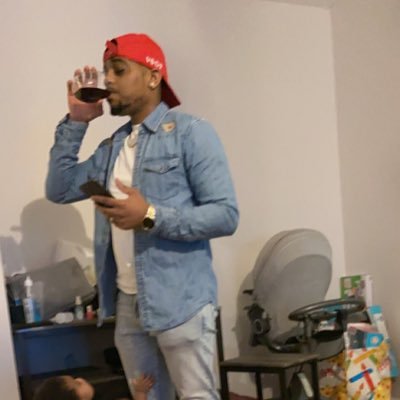 BOSSFAM_STREETZ's profile picture. I'm doing wat I luv nd luv wat I do..unsigned artist if u don't no me I promise u will Hustle+muscle=success I did da math