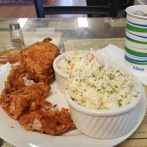 Your Go To Restaurant for Homemade Family Favorites & #FriedChicken! 🍗🐔 New Hours: Closed Sundays & Mondays 💙 302-239-7816 #LettiesKitchen