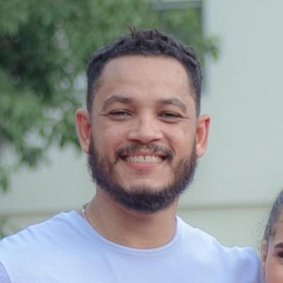 EmmanuelCedeo20's profile picture. Mercadologo amante de la política y padre de tres 🤓