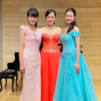 2018ミス日本の3人によるアンサンブル〔さんかよう〕 日本の透明な花 #山荷葉 のように、透き通った音色と花言葉の幸せをお届けします💕 歌@remiyamada5503 ヴァイオリン @bekao75 マンドリン@RisaShimono / in English: FB & IG! 🎟公演チケット販売開始✨⬇︎