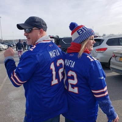 Everyday try to make someone around you laugh, this world is getting way too serious. Huge Buffalo sports fan. #billsmafia