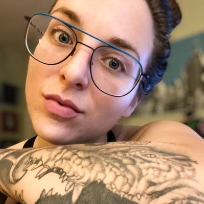 faultylogic101's profile picture. IG @ladyxlaughsxalot