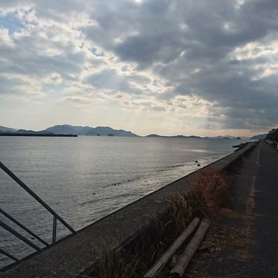 KOHdesu46's profile picture. 株は、現物のみと投資信託しています。
つぶやくだけなので気にしないでください