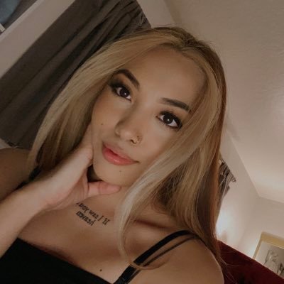 daninotdanny_'s profile picture. dani is my name & eating is my game 🍽