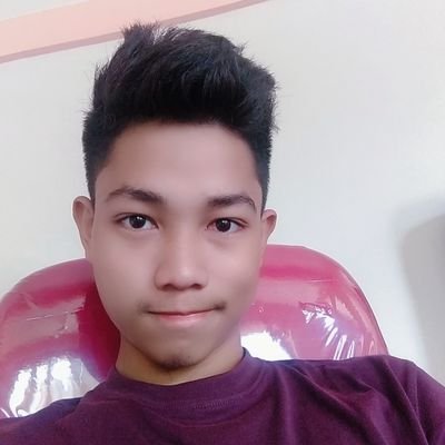 r_tracke's profile picture.