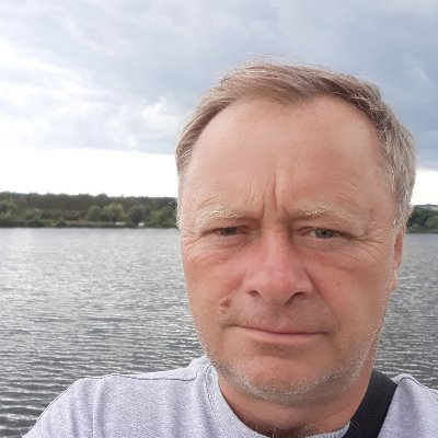 Z otoczonego zielonymi wzgórzami Wałbrzycha.
Łatwiej coś skrytykować niż pochwalić.
Fanatyków banuję.