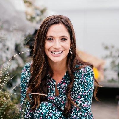 Host & Co-Producer of Anzél in die Boland on Kyknet
#anzelindieboland
CA(SA) | former Miss SA Finalist 2014
Food & Wine enthusiast
Lover of the outdoors