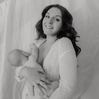 Hannah-May | first time ivf mama. honest parenthood. infertility warrior. taking it on step at a time ✌🏻 @thisbelovedlife on ig. #christmassingalong2020