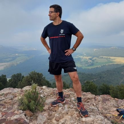Entrenador fútbol Nivell 2. Ex àrbitre de la Federació Catalana de Futbol.  Estudis en geografia, antropologia i història.