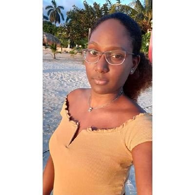 Be your own definition of beautiful🌺🐾🇯🇲
||Utech📚|| ig:ginger_inna_the_curry
