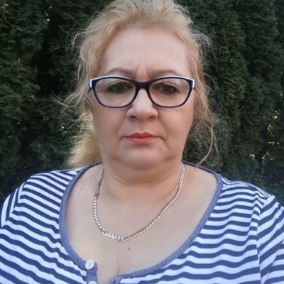 Hi there 🖐. I am just a curvy bi mom with an exhibitionist side 😈 that has fun sharing myself with the world. Be nice please 😻 and enjoy ❤️💋