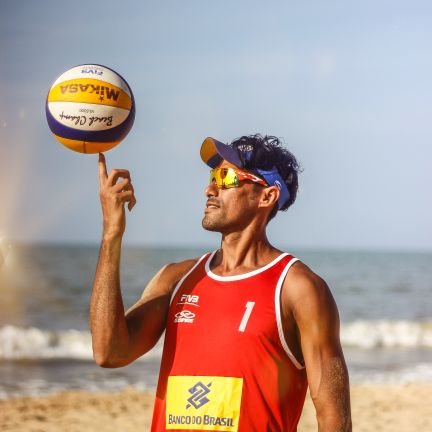 Jugador Profesional de Voleibol de Playa. Sub-Campeón Mundial Sub21, participe en 3 Copas del Mundo Mayores, comerciante...