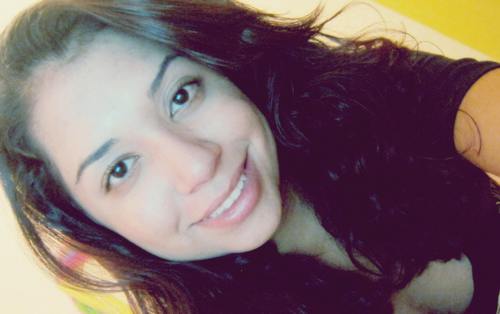 Sou como você me vê. Posso ser leve como uma brisa ou forte como uma ventania, Depende de quando e como você me vê passar.