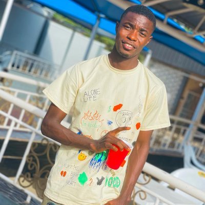 Bukiet 👨💼 An Economist 📒 A Footballer ⚽ A Manchester United fan ♥️ Ama lover of nature 🌍 And a traveler addict 😃😆
