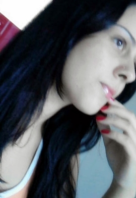 Eu curto a paz, meu estilo é indefinido. Não vivo sem celular, sou uma escrava da tecnologia! Mudo a cor do meu esmalte frequentemente. Música é meu vicio (: