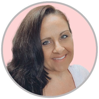 Hey there! 👋 I’m an Instagram Strategist & Facebook Ads Manager! I’m also sarcastic & love networking with other biz bosses! 🔥