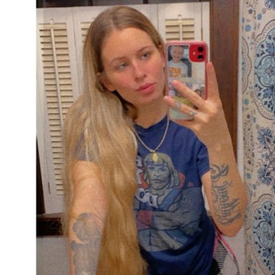 ♉️ Vulgar , yet deeply sensitive🥀 // it’s up for interpretation 🤷🏼♀️
