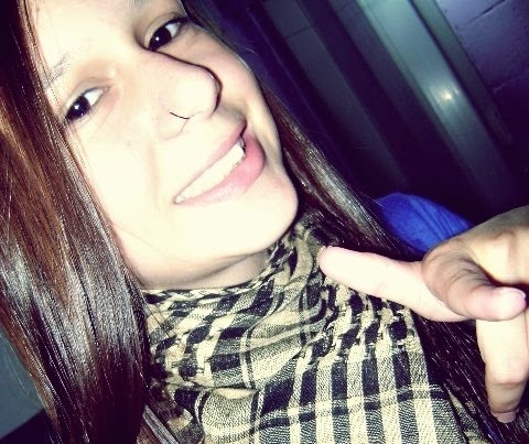 Nao ligo ao q os outros dizem ou pensam de mim, pq qm me conhece de verdade é qm merece conhecer e sabe bem como eu sou na realidade (;