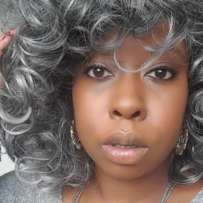 Femme_Noir_9784's profile picture. fashion, food & cannabis