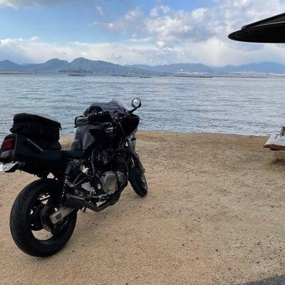 広島在住です😊第二次ベビーブーム世代です✌️旅やバイクが好きです😍体を動かす事も好きです😍 GS1200SSに乗ってます😉