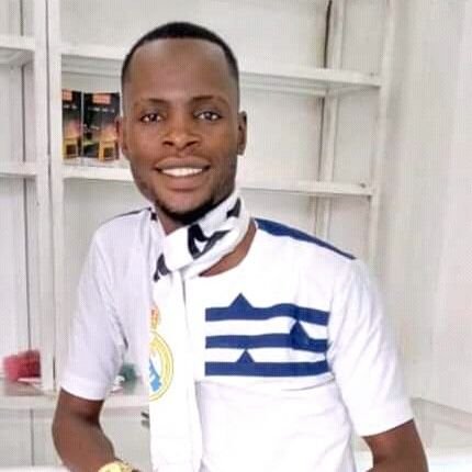 je suis un homme d'affaires, secrétaire de la force défensive du congo une structure politique, membre du MLP.