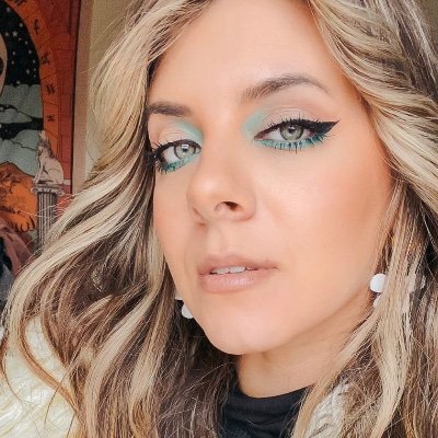 retr0avocado's profile picture. nostalgia lover🦋
Tiktok: retro.avocado