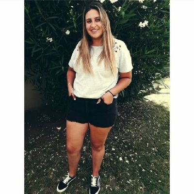 moltini_karen's profile picture. 30 de agosto🏠
19 añitos😘
Simon🐶
Leonina🦁