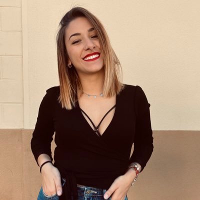 23. La sonrisa despeinada de ir en contra de los vientos. 💜🎭