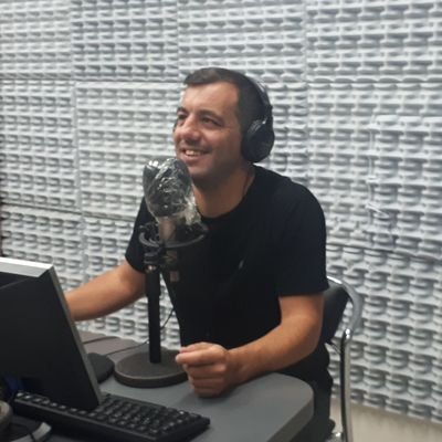 Periodista. Azuleño. 
Podcasts: Charlas en cuarentena y Sobre Diego y Maradona https://t.co/vxidW7Hz9N