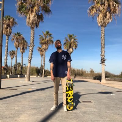 Pos bueno juego y esas cosas 🎮🎮 y a veces hago directos en https://t.co/R6OiMWoIse