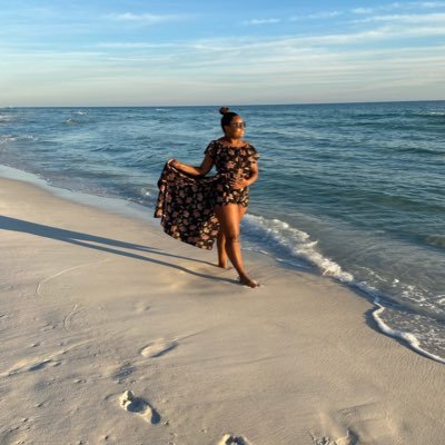 tbuster16's profile picture. 1908💗💚