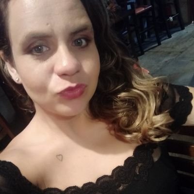 Mulher menina, por maior a dificuldade sempre enchergo algo bom. Insta: @mamolnar