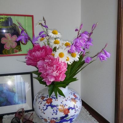 nakednao's profile picture. 美しいと思うもの＝その土地だけの風景、郷土料理、お国言葉、民俗衣裳、人の縁、共感する気持ち・・・etcを守りたいと思う一般市民です。ご縁がありましたら宜しく🎵