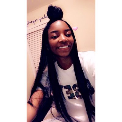 E. Justiné 👣  | Astronaut 👩🏾‍🚀