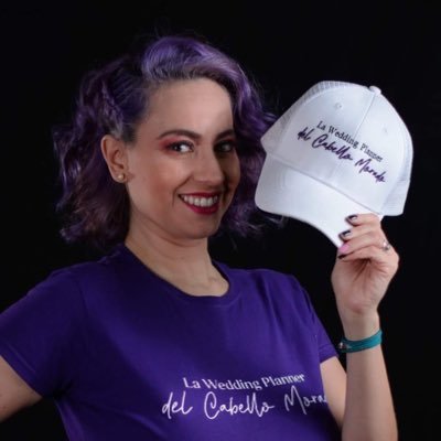 Experta en hacer que las ησνιαѕ sean felices durante los preparativos de su вσԃα,ellas lo sueñan, y yo hago que pase, las novias ponen la мαցια y yo pongo el 💜
