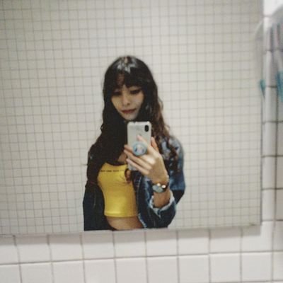 ImGillianBaby's profile picture. Too young to know how twitter works but too old to don't know how use Tiktok... 🌺