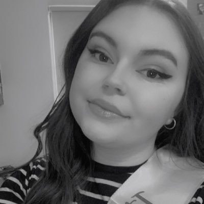 livvygirl90210's profile picture. only use twitter to retweet kpop and bad luck omens