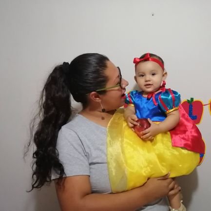 Lic. en Educación y Gestión de centros Educativos📒
Maestra de inglés📕
Repostera🍰
Mamá❤