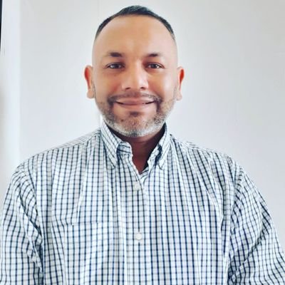 Profesor e Investigador. Doctor en Ciencias de la Educación. MSc. en Enseñanza de la Química. Licenciado en Educación mención Química.