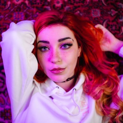 Cosplayer, Streamer, Full Time Idiot | she/her | 🏳️‍🌈 | Anfragen: anni@ins.gg