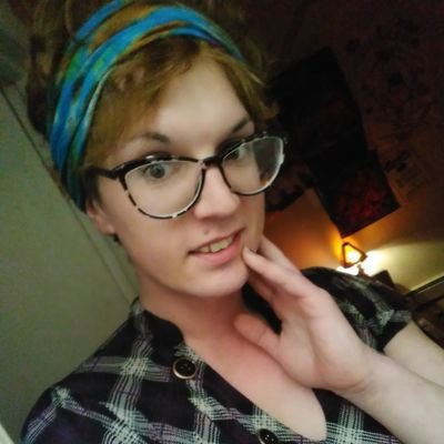 Karalie
#NERDY #TS #SHEGENDER
Preferred pronouns: Thee, Thy, Thine
Porn starlet & Recovering scientific songwriter